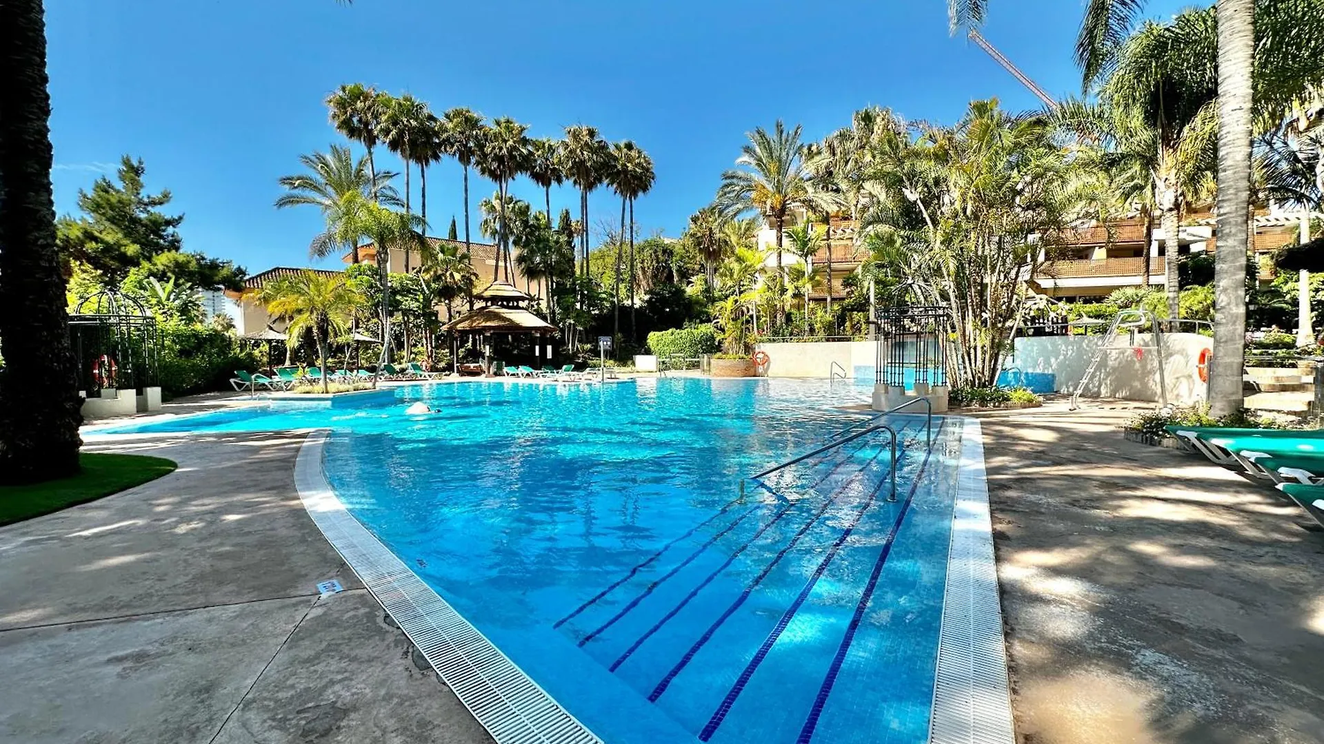 Apartment Golf Gardens Luxury Rio Real - Eaw Homes Marbella Spain